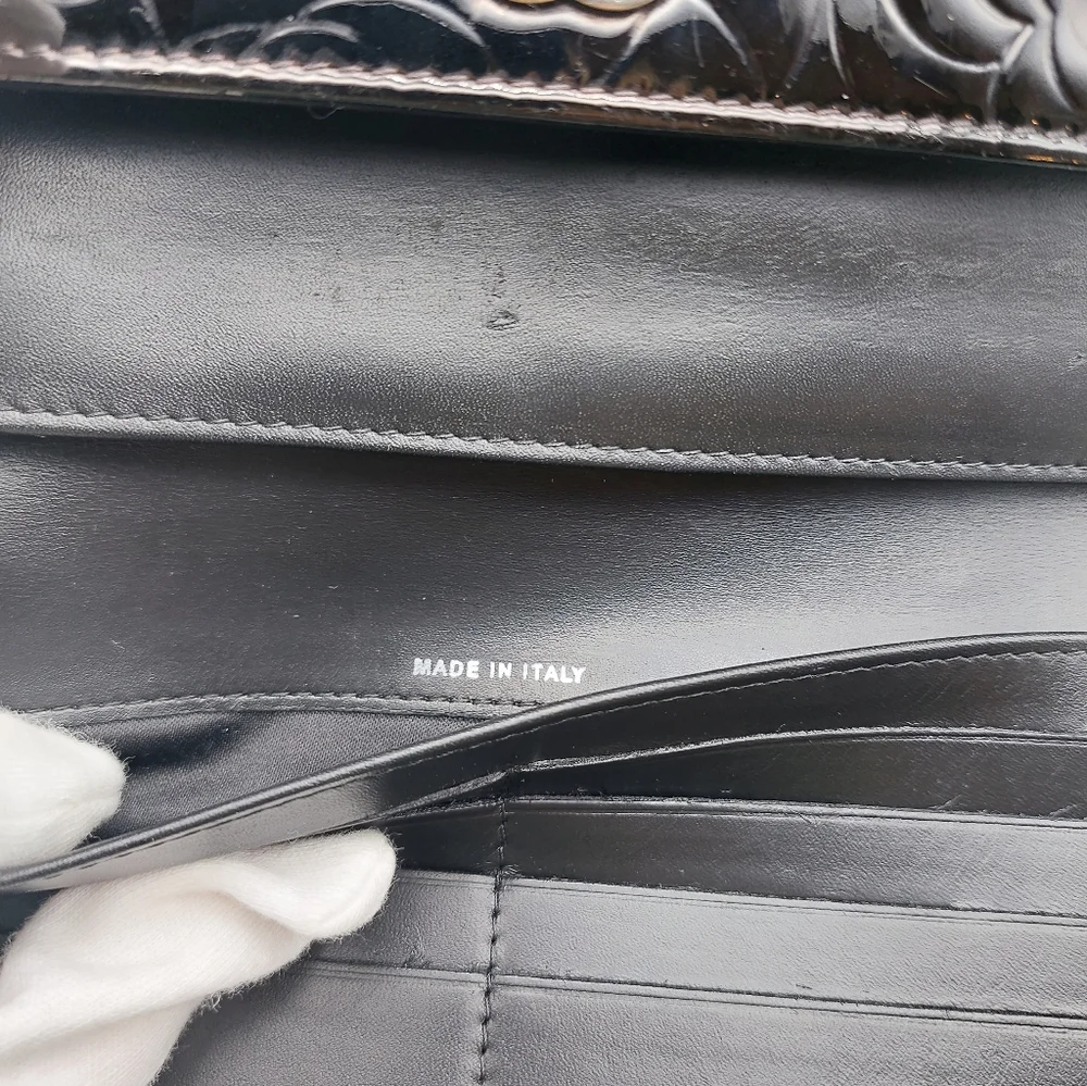 🖤CHANEL Black Camellia Patent Leather Clutch/Wallet🖤